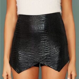 SHEIN Black Faux Leather Croc Skort